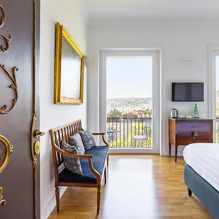 Terrazza Monteroduni 16 4* نابولي