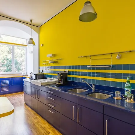 בית הארחה Terrazza Monteroduni 16 נאפולי